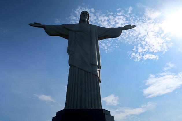 Het gigantische, betonnen beeld van Jezus Christus