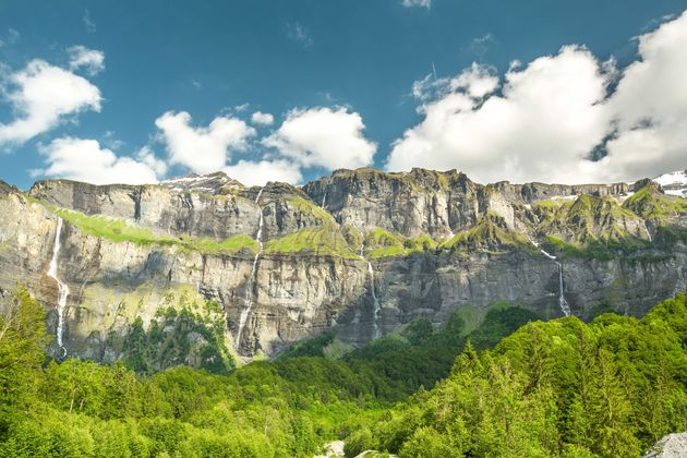 De torenhoge rotswand van Cirque du Fer-\u00e0-Cheval\u00a9 rochagneux - Adobe Stock