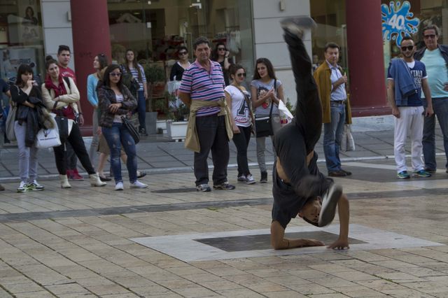 Straatartiest op Plateia Aristotelous