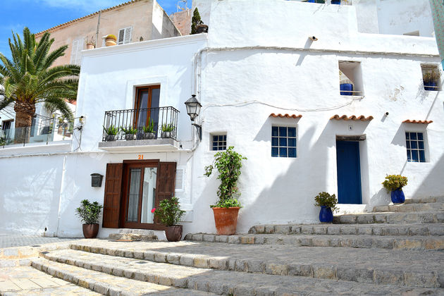 Witte huisjes in Dalt Vila