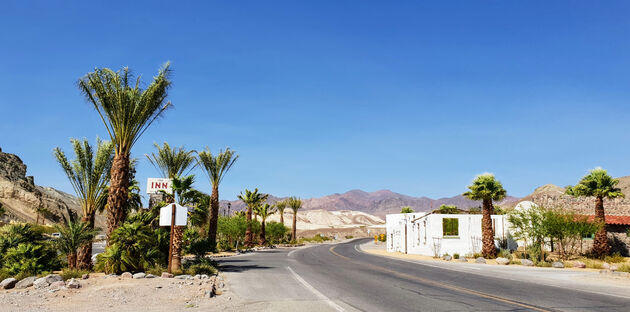 Furnace Creek (met altijd het gekleurde landschap)