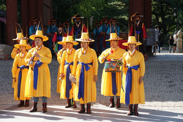 Wisseling van de wacht bij het Deoksugung Palace