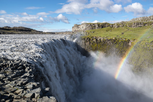 Dettifoss is de krachtigste waterval van IJsland<em>\u00a9<\/em> inspi - Adobe Stock