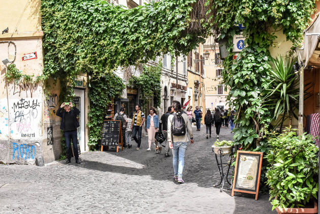 Slenter door de gezellige straatjes van de wijk Trastevere