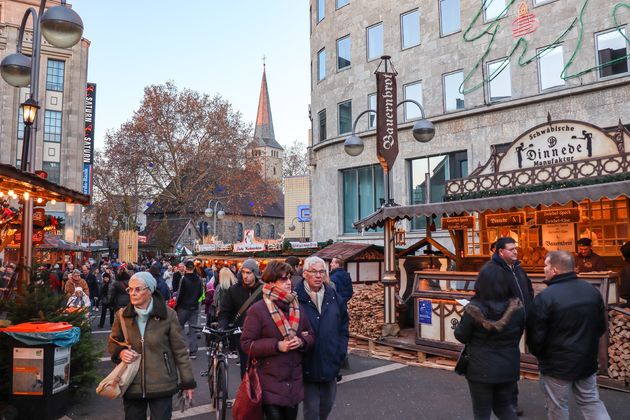 Het centrale plein van de stad, waar je ook de vliegende kerstman vindt