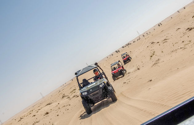 Of om met buggy`s door het zand te crossen!