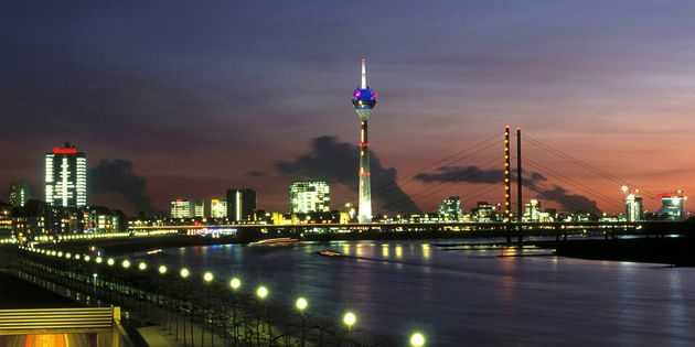 D\u00fcsseldorf by night!