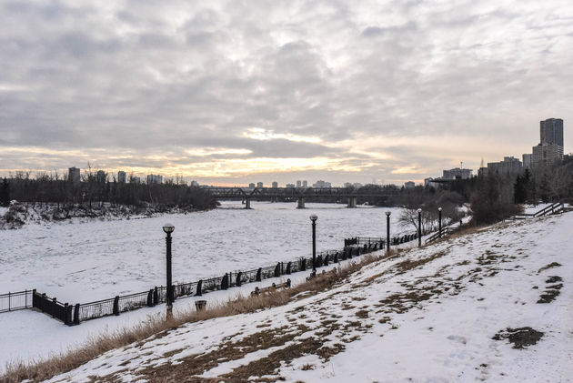 De River Valley van Edmonton is een prachtig natuurgebied midden in de stad