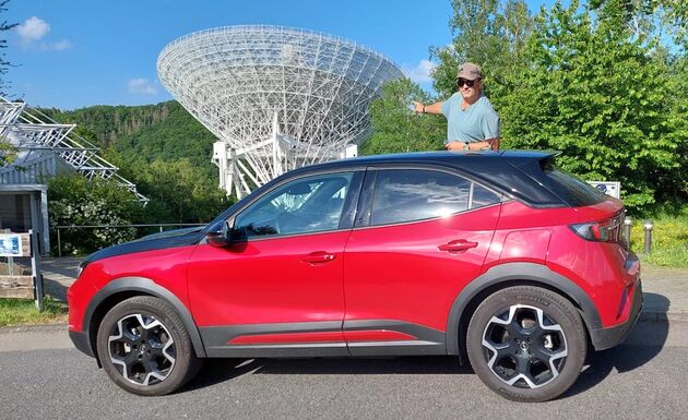 Onze elektrische Eifeltour met de Mokka-e eindigde bij de enorme radiotelescoop van Effelsberg.