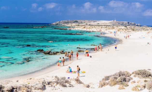 Elafonisi Beach op Kreta in Griekenland\n\u00a9 aetherial - Adobe Stock