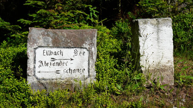 Duidelijke richtingaanwijzing naar de Elbachsee