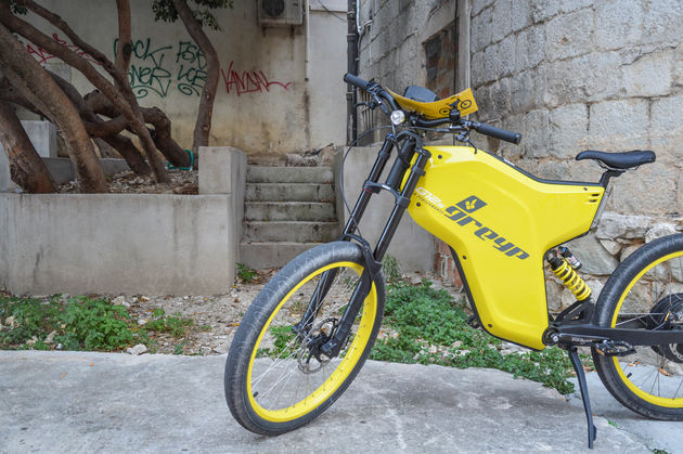 Hoe hoog de heuvel ook is, deze elektrische fiets helpt je met klimmen