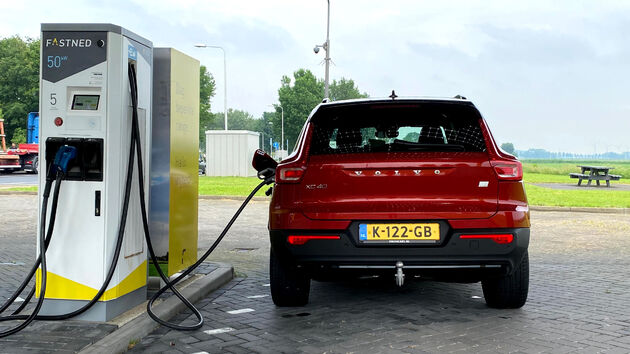 50 kilometer voor Den Helder nog even de accu bijladen.