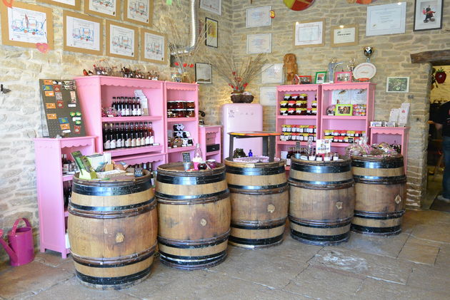 La Ferme Fruiroge maakt cr\u00e8me de cassis, jam en mosterd