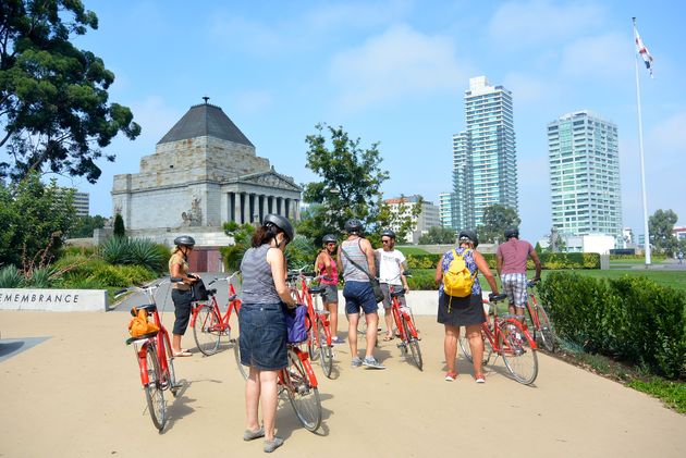 We stoppen even bij de Shrine of Remembrance