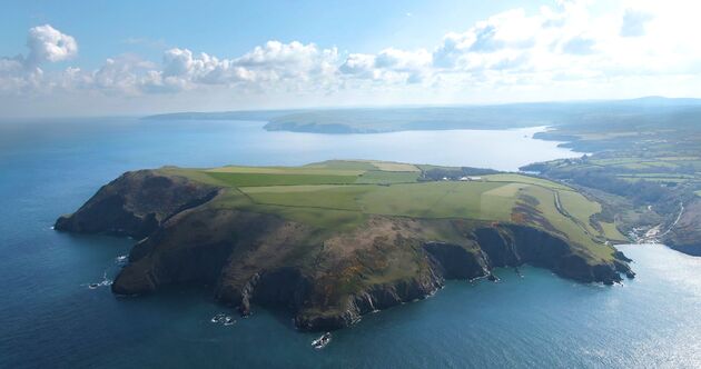 Een indrukwekkende, ruige kust bij Fishguard