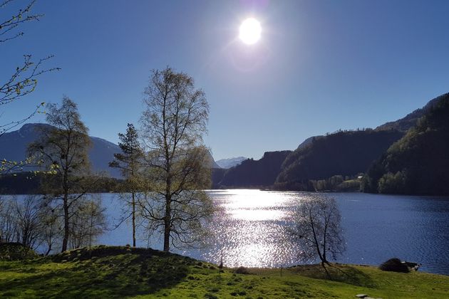 Wakker worden in de fjorden in Noorwegen is zo geweldig