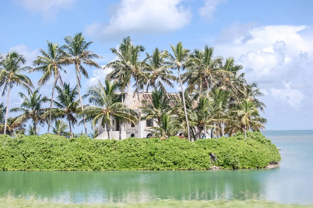 Onderweg kom je langs dit soort paradijselijke eilandjes