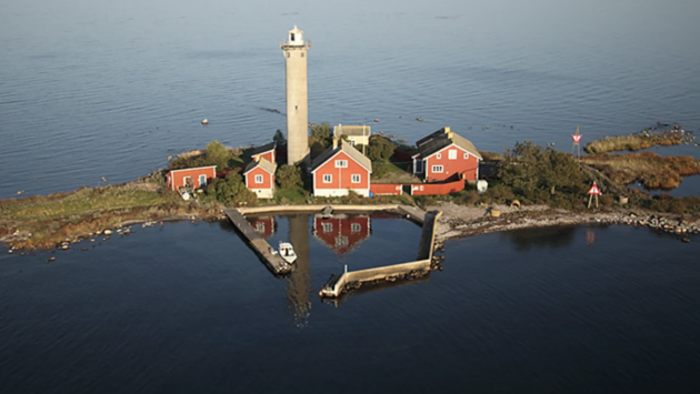 <em>Bijzonder overnachten op het eiland Garpen bij de vuurtoren.<\/em>