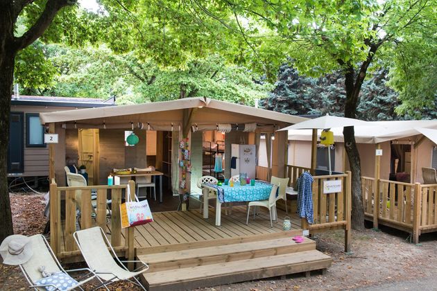 Glamping kan bijvoorbeeld in deze luxe tenten