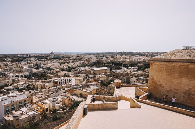 Mooi uitzicht vanaf de Victoria Citadel (ook wel Cittadella) op Gozo