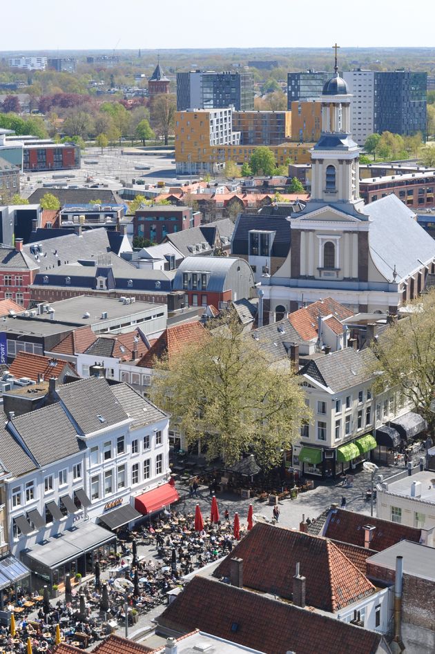 De grote markt en de Sint-Antoniuskathedraal