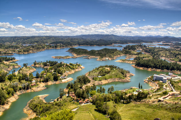 Uitzicht vanuit Guatap\u00e9 over de Medell\u00edn Lakes\u00a9 waldorf27 - Fotolia