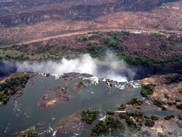 Zelfs vanaf de achterkant zien de Victoria Falls er nog super indrukwekkend uit!