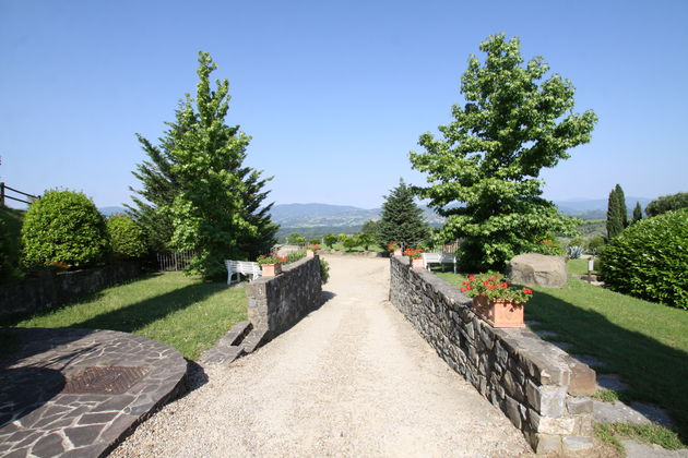 In de verte zie je de Toscaanse heuvels liggen