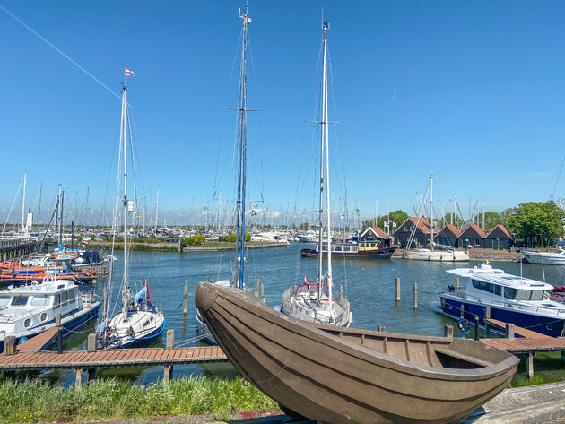 Gezelligheid in de haven van Hindeloopen