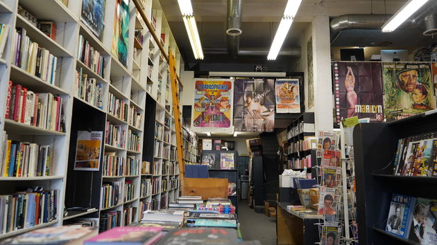 Aan het einde van Hollywood Blvd een bookshop met > 10.000 boeken over .. Hollywood