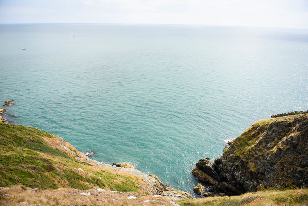 Doe je de Howth Cliff Path Loop dan loop je vlak langs de kust - met dit uitzicht!