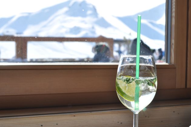 Hugo bij de lunch, een populair drankje hier in Itali\u00eb