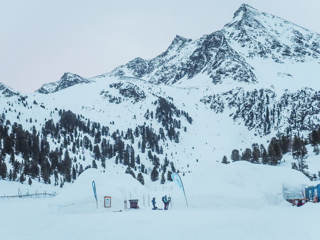 Vanuit het Iglu Dorf kun je zo weer de piste op gaan