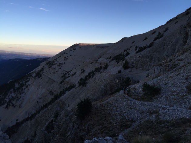 Een adem benemend maanlandschap aan de achterzijde van de Mont Ventoux