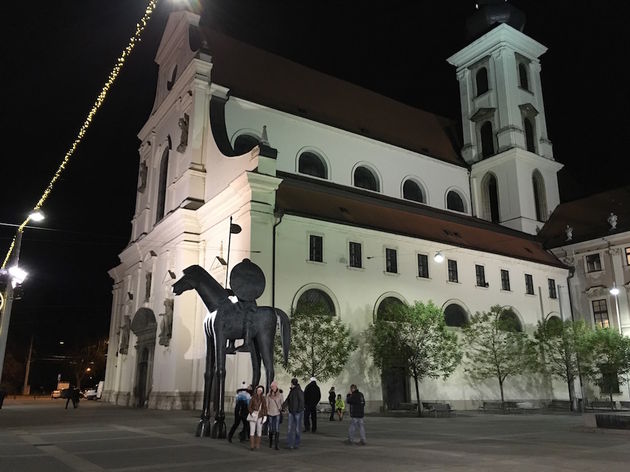 Midden in het centrum van Brno vinden we een prachtig nieuw beeld