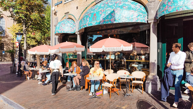 Het terras van Ruby Rose Utrecht is heel gezellig