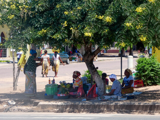 Het straatbeeld in de stad Inhabame