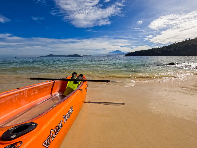 Ons eigen verlaten strandje gevonden met uitzicht op Mount Kinabalu