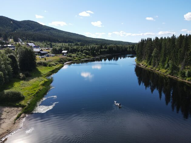 <em>In heel Dalarna kun je kano`s en kajak`s huren om tochten mee te maken<\/em>