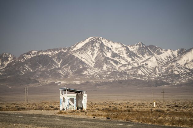 `Bushalte` bij de ingang van het Altyn-Emel National Park