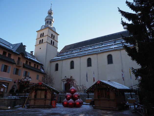 <em>De charmante kerktoren is vanuit bijna het gehele dorp te zien<\/em>