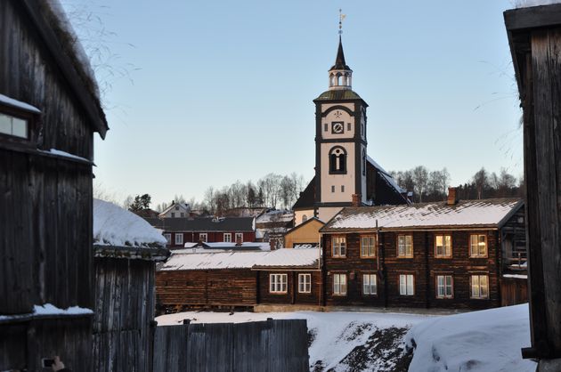 Uitzicht op de `hotspot` van de stad: de kerk van R\u00f8ros