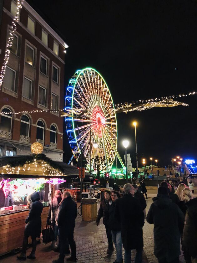 Maak een ritje in het verlichte reuzenrad in Antwerpen