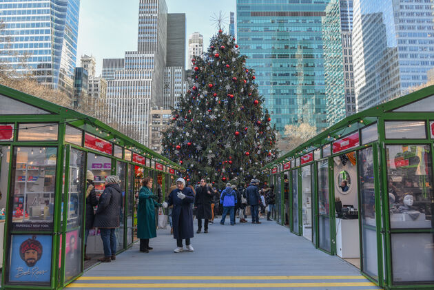 Kerstshoppen kun je doen op de gezellige kerstmarkt in Bryant Park