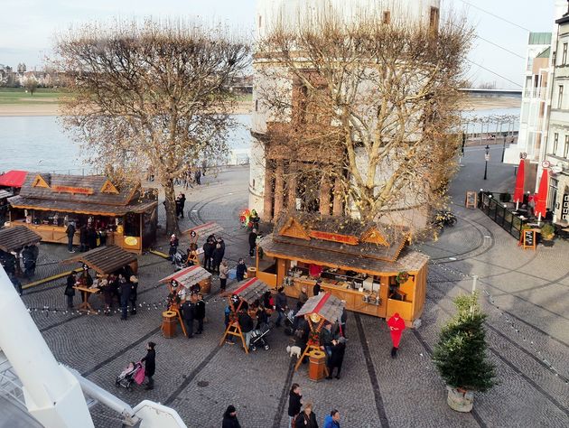 Bekijk D\u00fcsseldorf - en haar vele kerstmarkten - vanuit het reuzenrad.