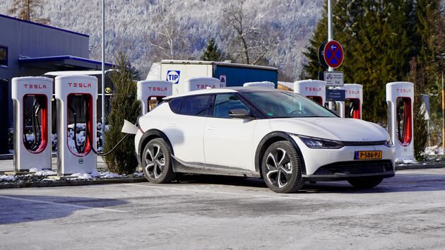 Laden bij Tesla Supercharger, een prima optie en zeker een aanrader als de mogelijkheid er is