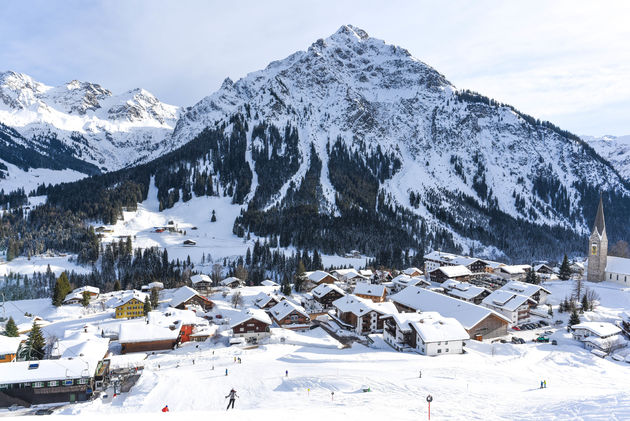 Uitzicht op Mittelberg in het Kleinwalsertal in Oostenrijk