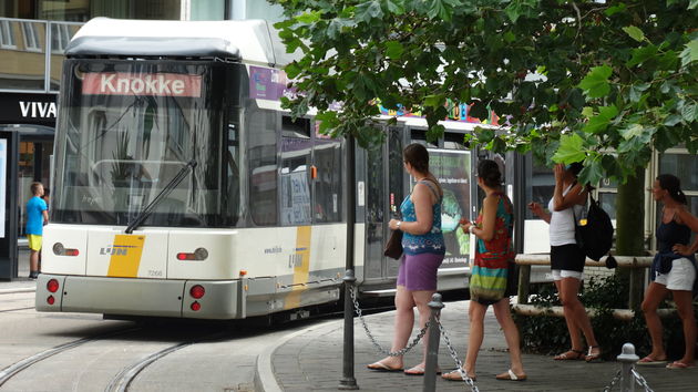 Pak ook eens de Kusttrein naar Knokke of andere plaatsen in de omgeving