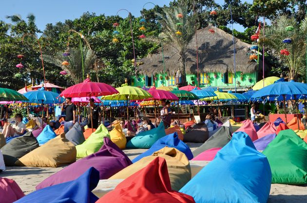 Ga aan het einde van de middag naar La Plancha op Legian Beach